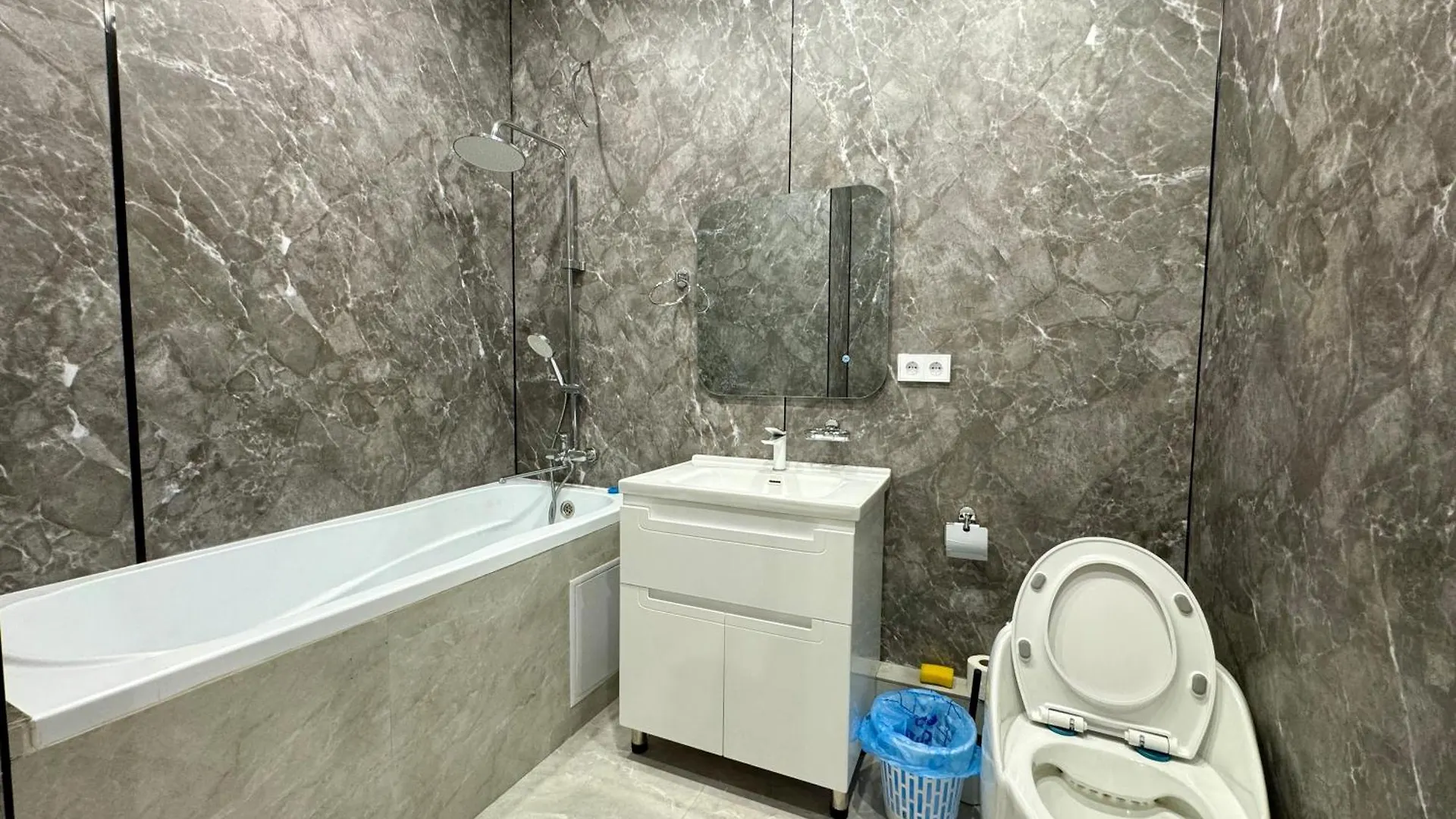 Apartment In The Kristall Residential Complex #109 Almaty